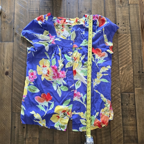 NWT Floral Shirt - Perfect For Summer - Picture 3 of 5